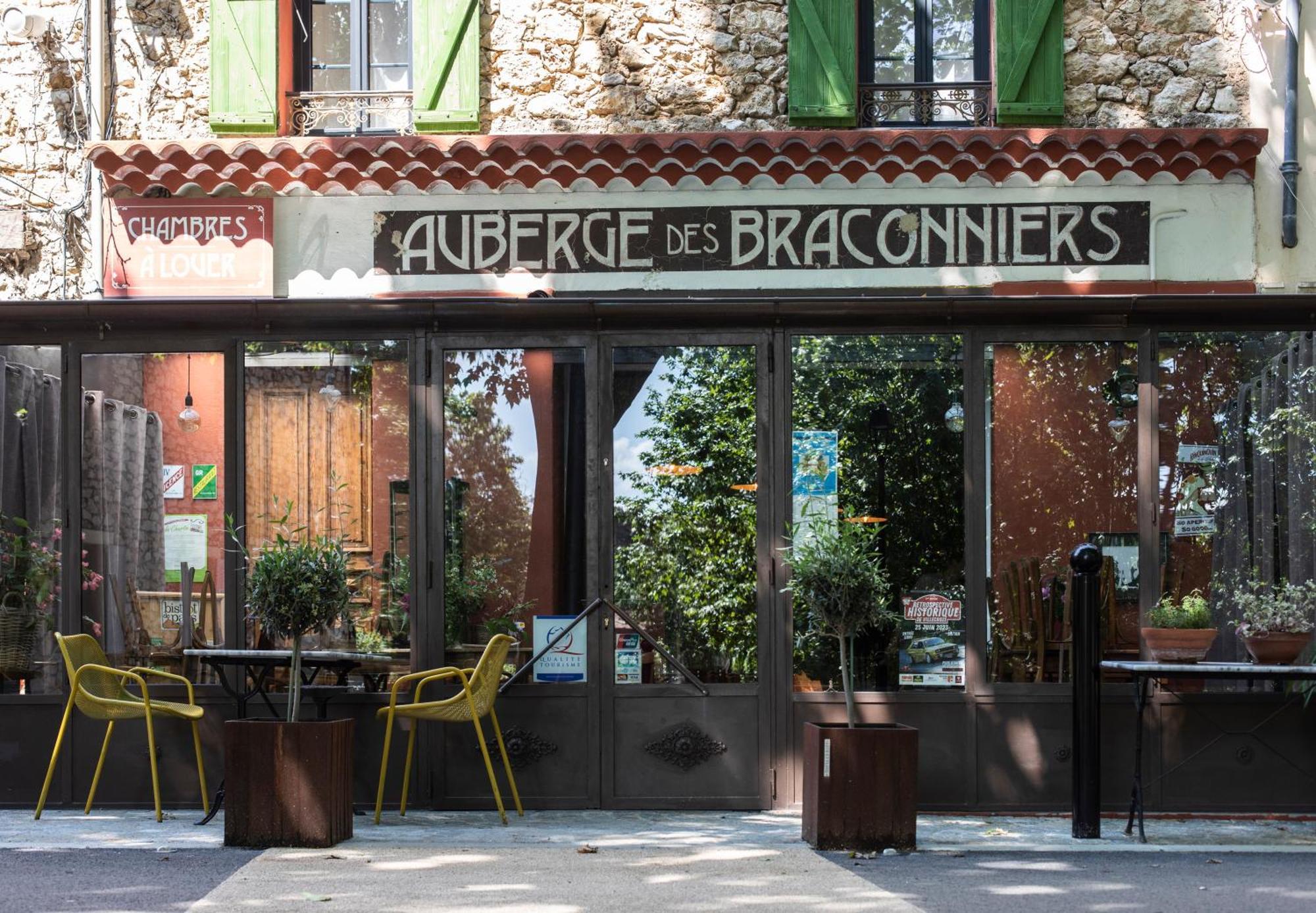 Des Braconniers Hotel